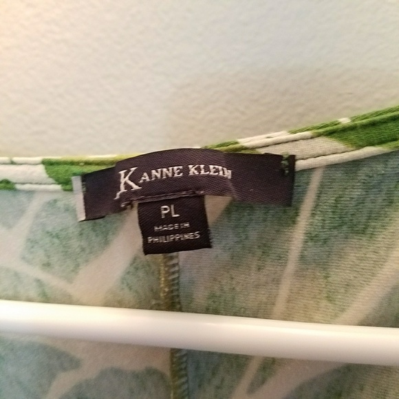 Banana Leaf Print Top - Picture 3 of 3